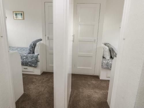 1 Pentre Bach