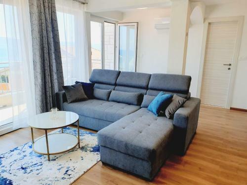 White House Apartments