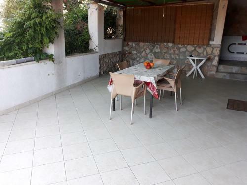 Apartamento Two Bedroom Ap., Huge Terrace & Sandy Beach!