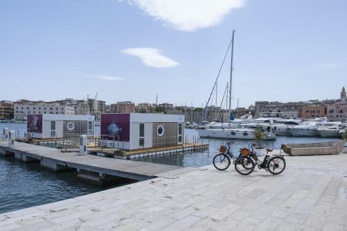 Houseboat Marina Resort