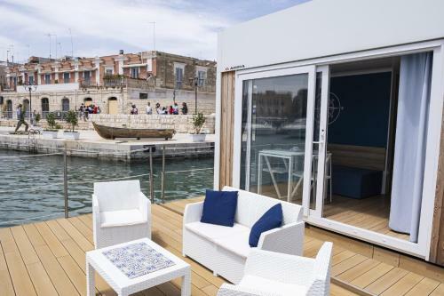Houseboat Marina Resort