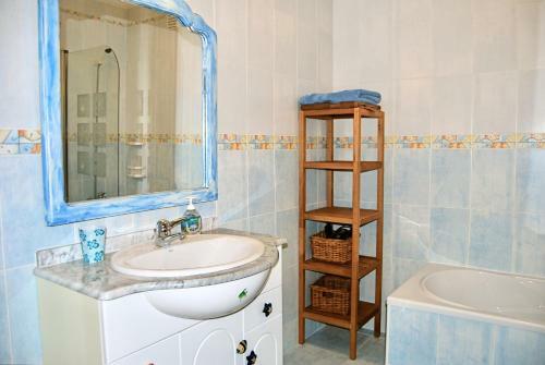 Carlos House - Baleal Beach, Sunny Balcony, Shared Pool