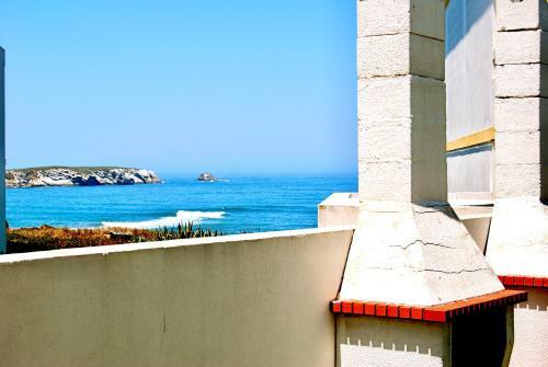 Carlos House - Baleal Beach, Sunny Balcony, Shared Pool