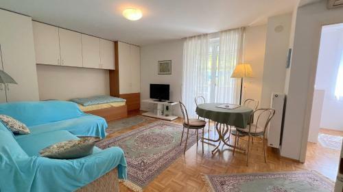 Relaxing 1br Apartment W/ Balcony Brde