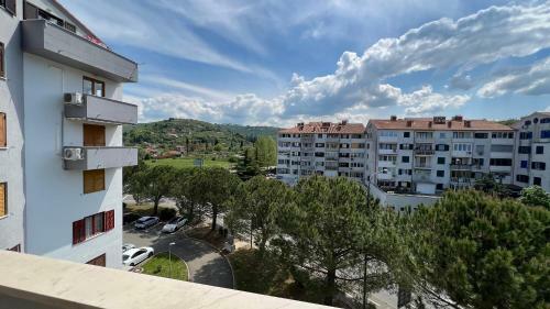 Relaxing 1br Apartment W/ Balcony Brde