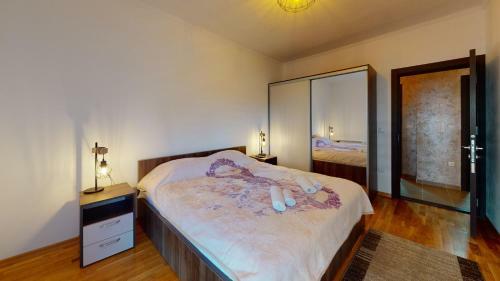 Apartmani Radomirovi?