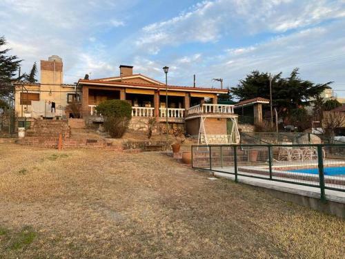 Casa Con Vista A Las Sierras