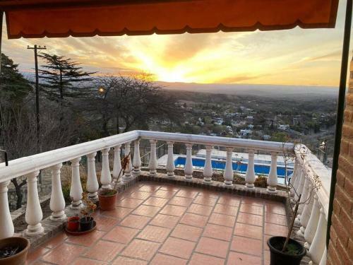 Casa Con Vista A Las Sierras