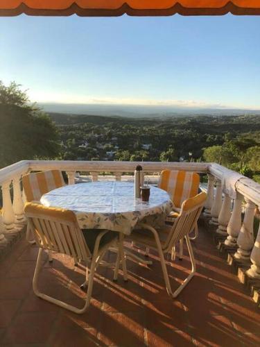 Casa Con Vista A Las Sierras