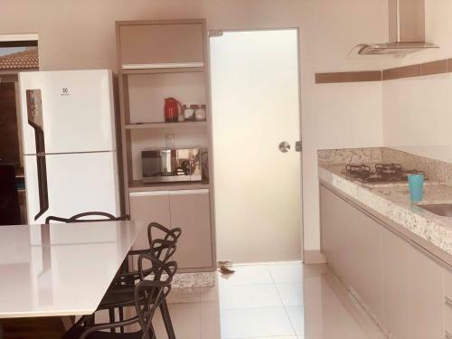 Casa Com Piscina E Duas Su�tes Perto Do Parque Lagoa Quente