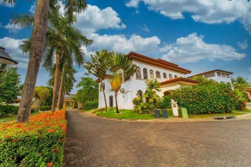Casa ?23a? With Beach Club Access.