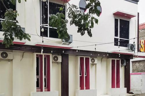 Hotel Reddoorz Plus @ Taman Madiun