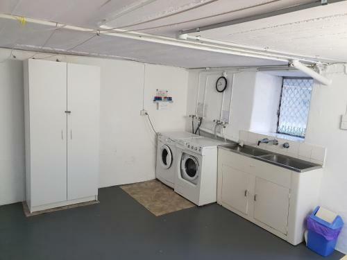 Stirling 1 Bedroom - Affordable Central Apartment