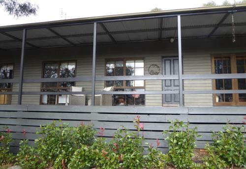 Comfortable 3 Bedroom Holiday Cottage On Acres