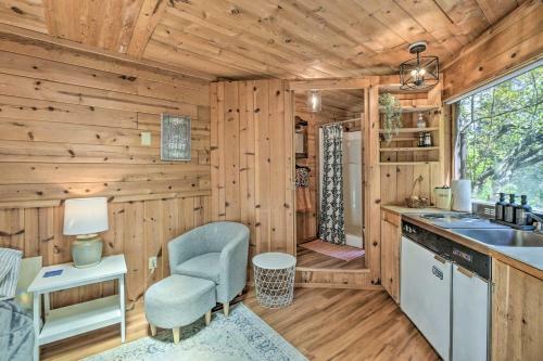 Apartamento Enchanting Studio With Garden About 1 Mi To Beach!