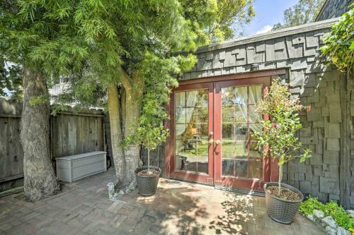 Apartamento Enchanting Studio With Garden About 1 Mi To Beach!