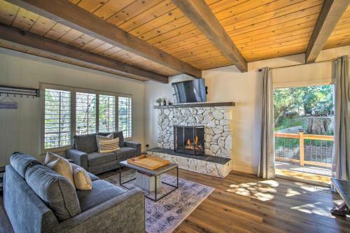 Modern North Bay Home With Pool Table And Patio!