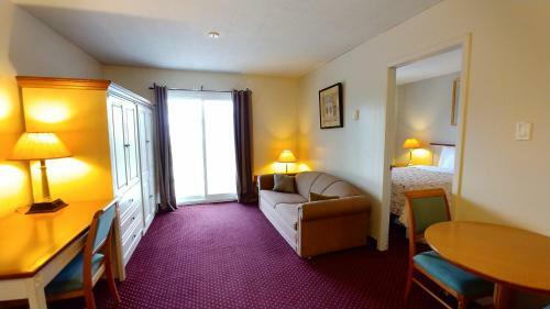 Sand Castle Suites Motel