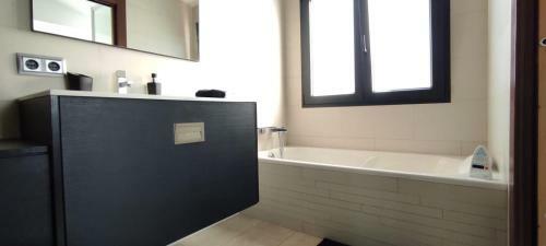 Chalet Primera Linea De Playa Benicarl�