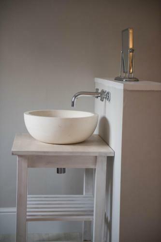 Wisteria Cottage, 5* Location, Parking