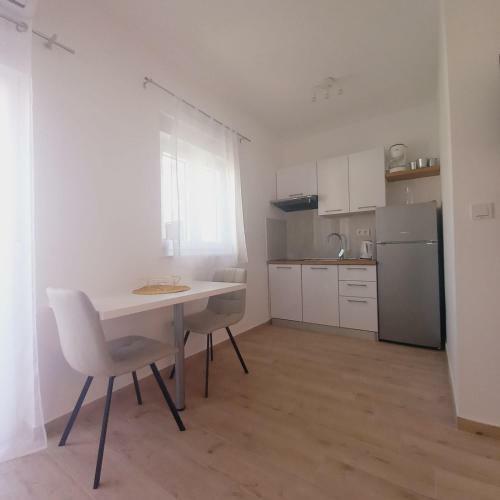 Apartments M & L Murter