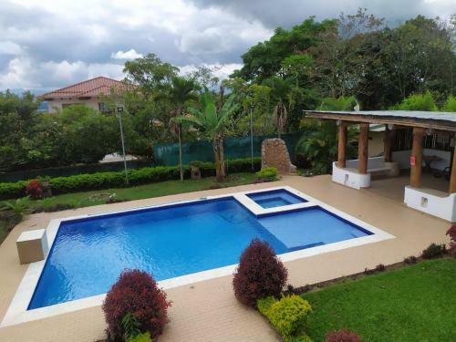 Villa de Lujo Con Jacuzzi Cerca Al Parque Del Caf� *