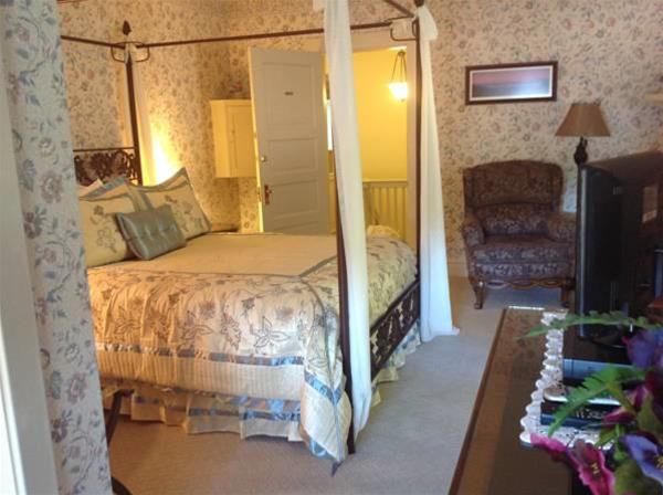 North Lodge On Oakland Bed And Breakfast