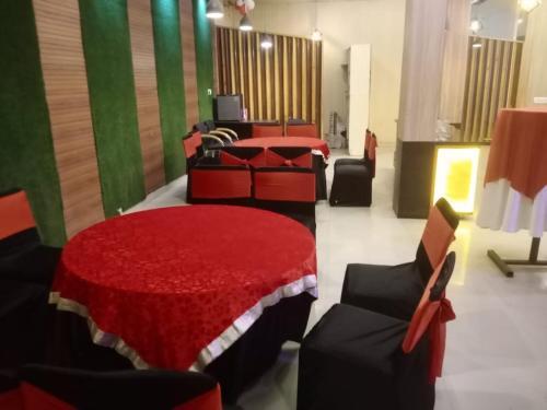 Hotel The Royal Residency, Sector 28
