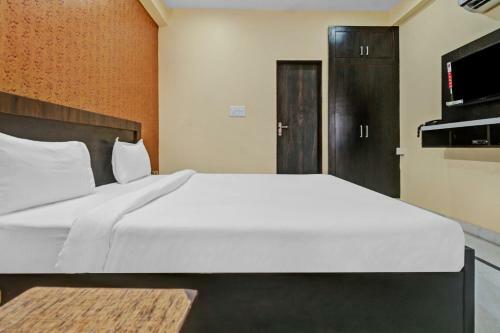 Townhouse 1027 Samrat Hotel & Restaurant