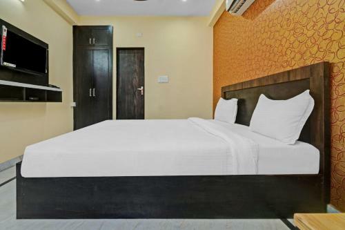 Townhouse 1027 Samrat Hotel & Restaurant