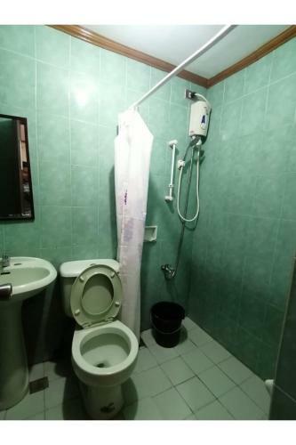 Oyo 879 Lauriens Budget Hotel 2