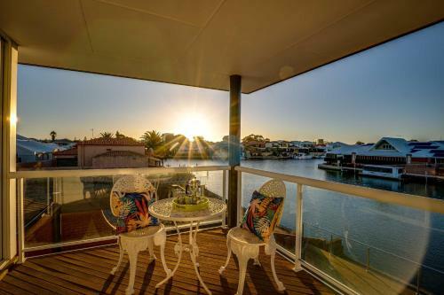 Mandurah Canal Beach House