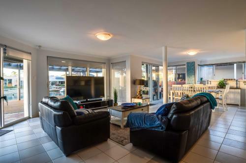 Mandurah Canal Beach House