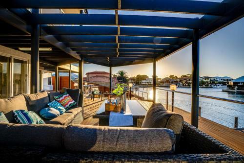 Mandurah Canal Beach House