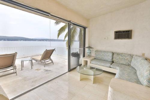 Casa De Lago Con Alberca Propia