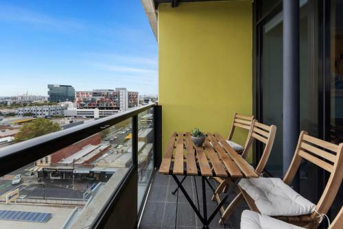 Convenient Apartment With Sensational City Views