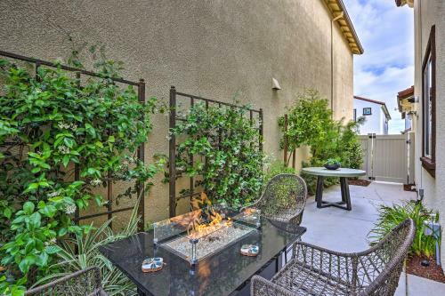 Relaxing Roseville Home With Outdoor Amenities