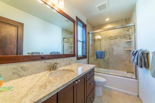 #537 Mid-town Beauty With Spa