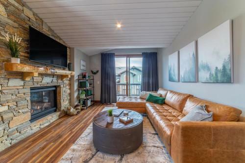 #558 Rustic Luxe Fully Renovated 3br, 3ba, 1-car Garage