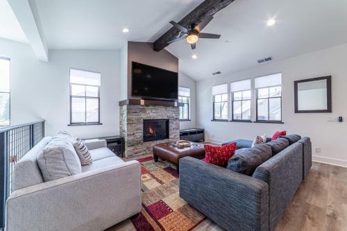 #519 Luxurious New Build, With Mountain Views