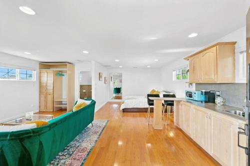 Villa Beverly Grove Spanish Oasis With Pool & Parking