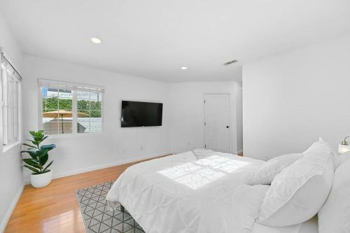 Villa Beverly Grove Spanish Oasis With Pool & Parking