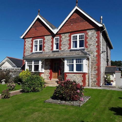 Kings Acre Spacious 4 Bed With Breath-taking Views