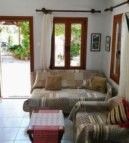 Hostal Roppas Studios Nostos