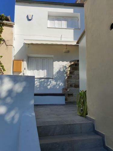 Smart Luxury Amperia House