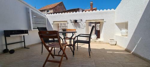 House Stone House Skor