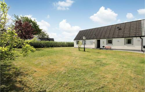 Stunning Home In L�ber�d With Wifi And 4 Bedrooms