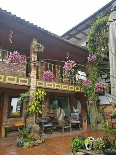 Casa Arias Guerra Las Bugambilias