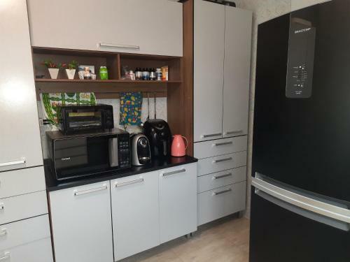 Casa Com Piscina Hidromassagem E Churrasqueira
