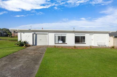 1 Moyne Court